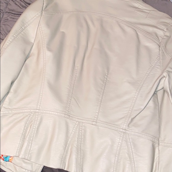 Leather jacket - Picture 4 of 4